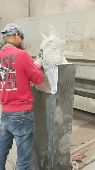 Sculpture d'aigle américain en monuments de granit, artisanat expérimenté